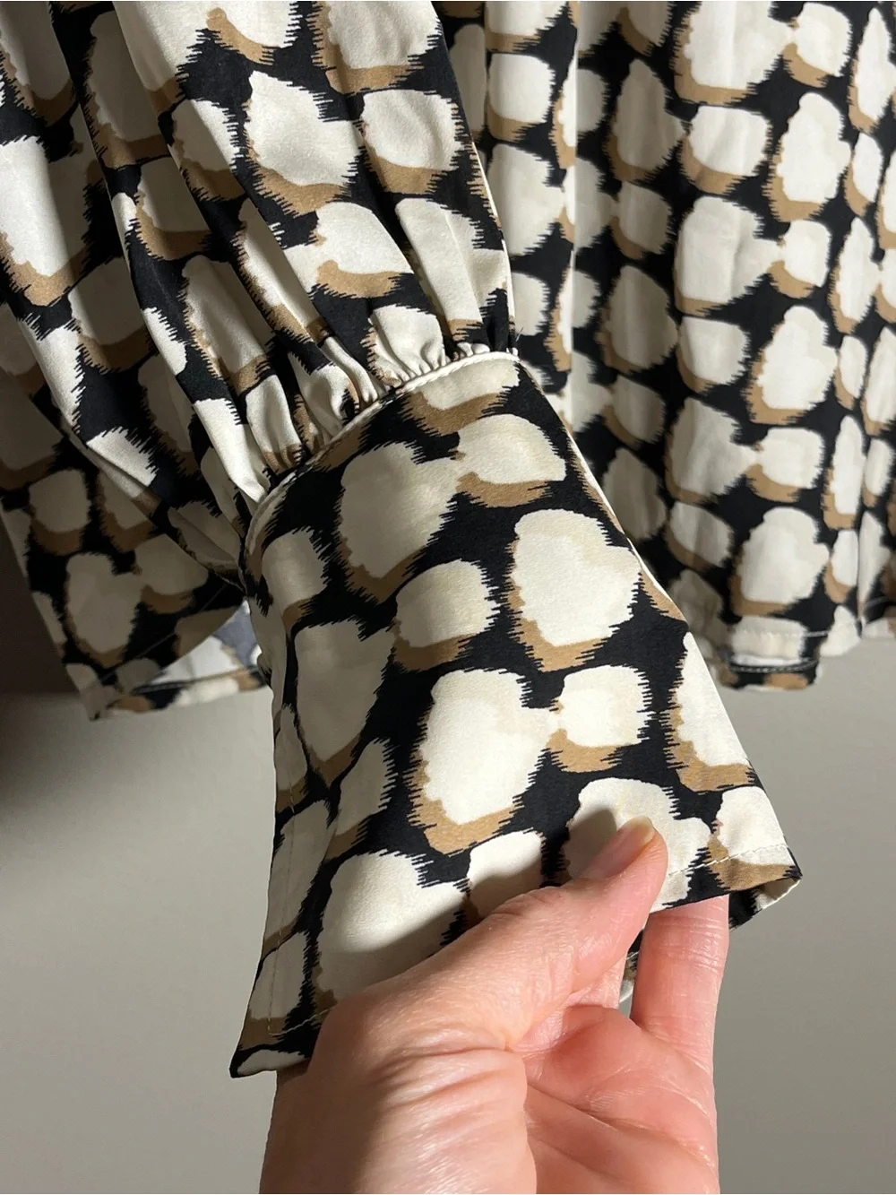 Banana Republic Abstract Print Blouse Medium Puff Sleeve Flare Cuff